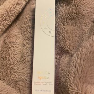 Becca Ignite Liquified Light Highlighter